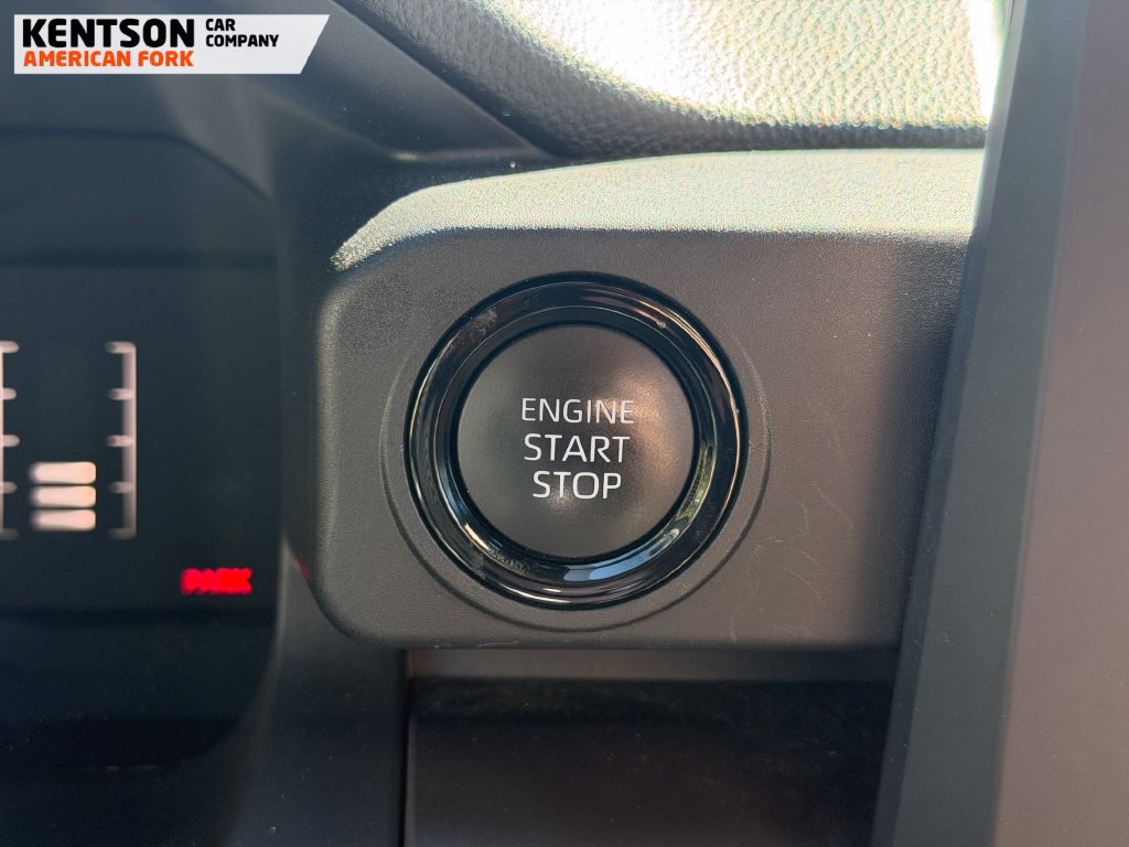 Used 2025 Toyota Tacoma SR5 AWD/4WD image 17