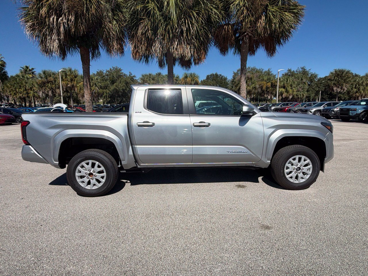 Used 2026 Toyota Tacoma SR5 AWD/4WD image 5