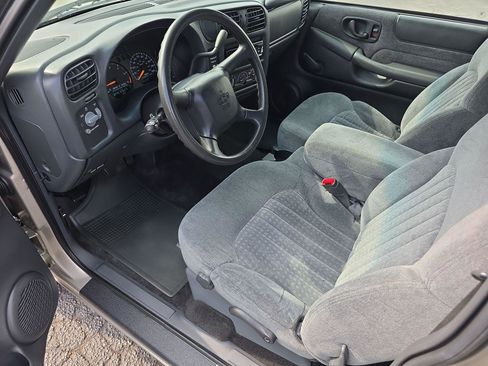 Used 2000 Chevrolet S10 Pickup LS w/ Preferred Equipment Group RWD image 4