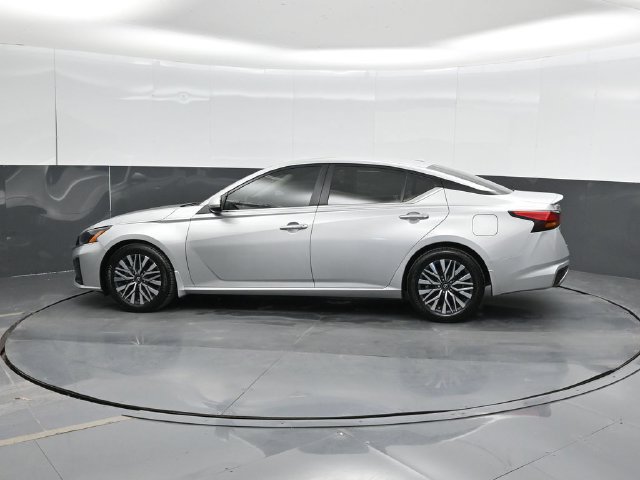 Used 2023 Nissan Altima 2.5 SV w/ SV Premium Package FWD image 10