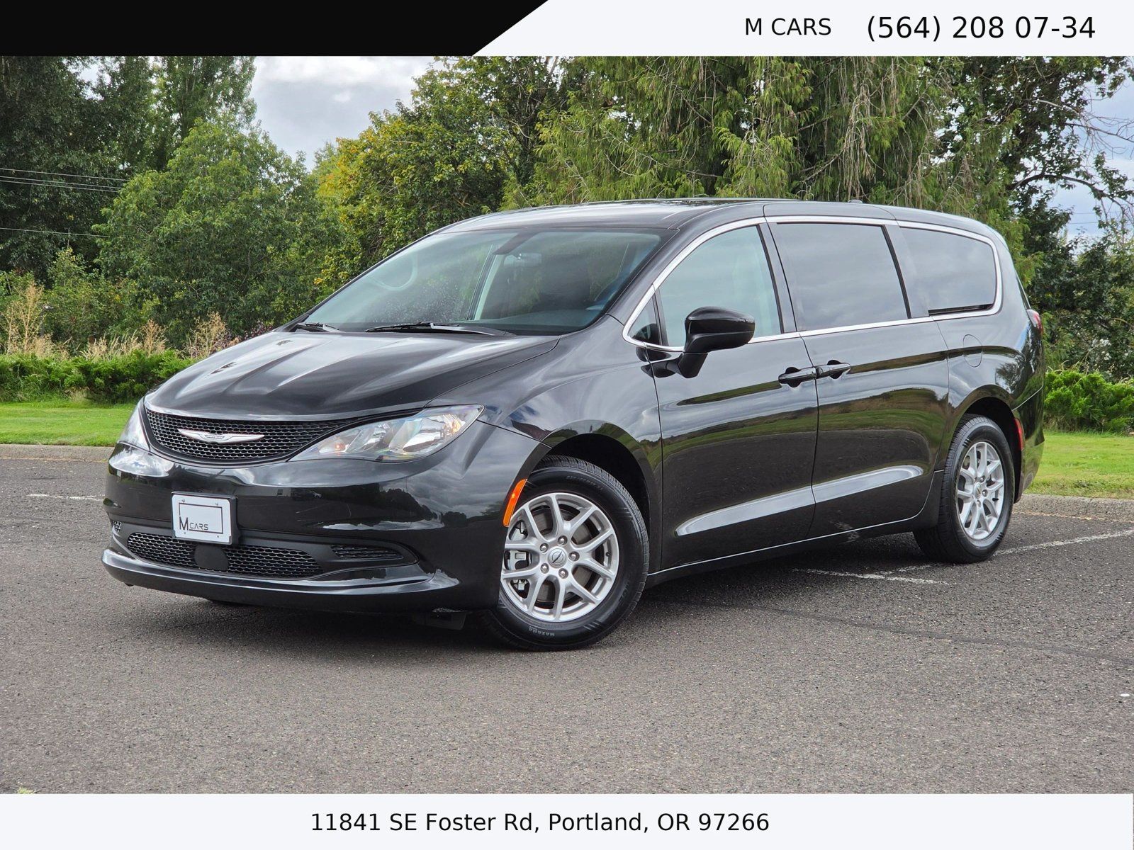 Used 2022 Chrysler Voyager LX FWD image 2