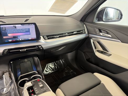 Used 2024 BMW X2 xDrive28i w/ Convenience Package AWD/4WD image 4