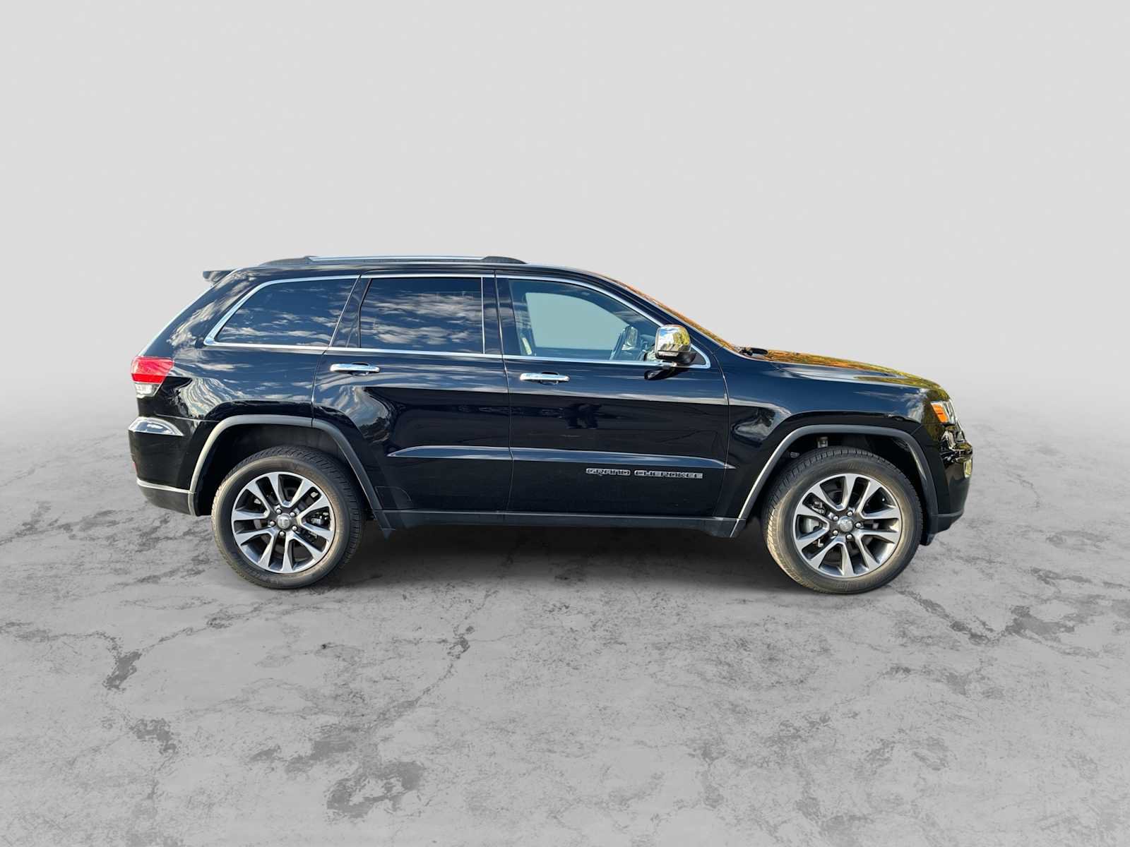 Used 2018 Jeep Grand Cherokee Limited AWD/4WD image 9