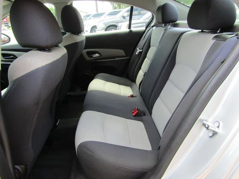 Used 2015 Chevrolet Cruze LS image 9