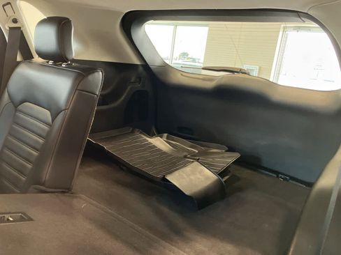 Used 2020 Ford Edge SEL w/ Convenience Package image 27