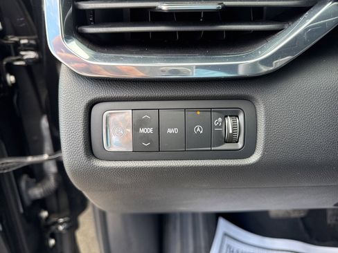 Used 2024 GMC Acadia Elevation image 28