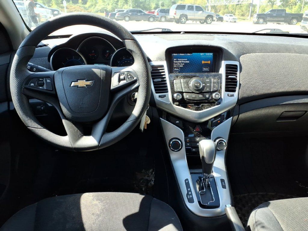 Used 2016 Chevrolet Cruze LT FWD image 8