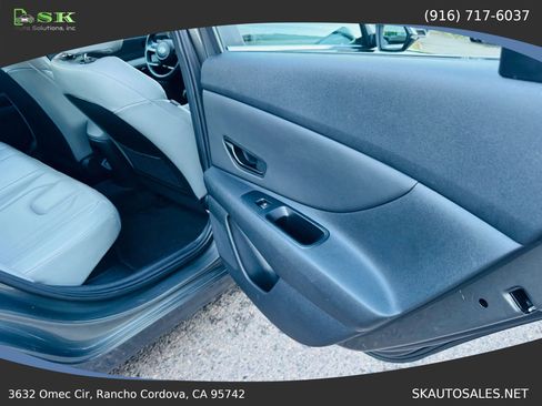 Used 2024 Hyundai Elantra Limited FWD image 34