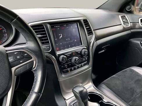 Used 2018 Jeep Grand Cherokee Altitude AWD/4WD image 7