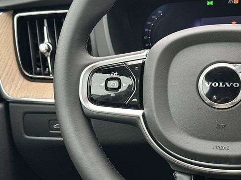 New 2026 Volvo XC60 B5 Core w/ Climate Package image 8