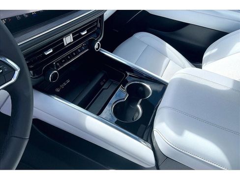 Used 2025 Chevrolet Tahoe Premier image 18