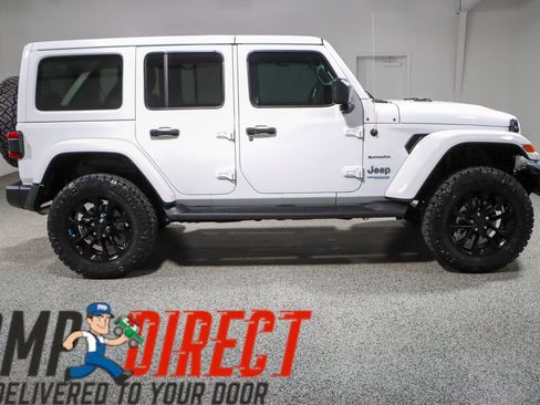 Used 2022 Jeep Wrangler Unlimited Sahara w/ Cold Weather Group AWD/4WD image 7