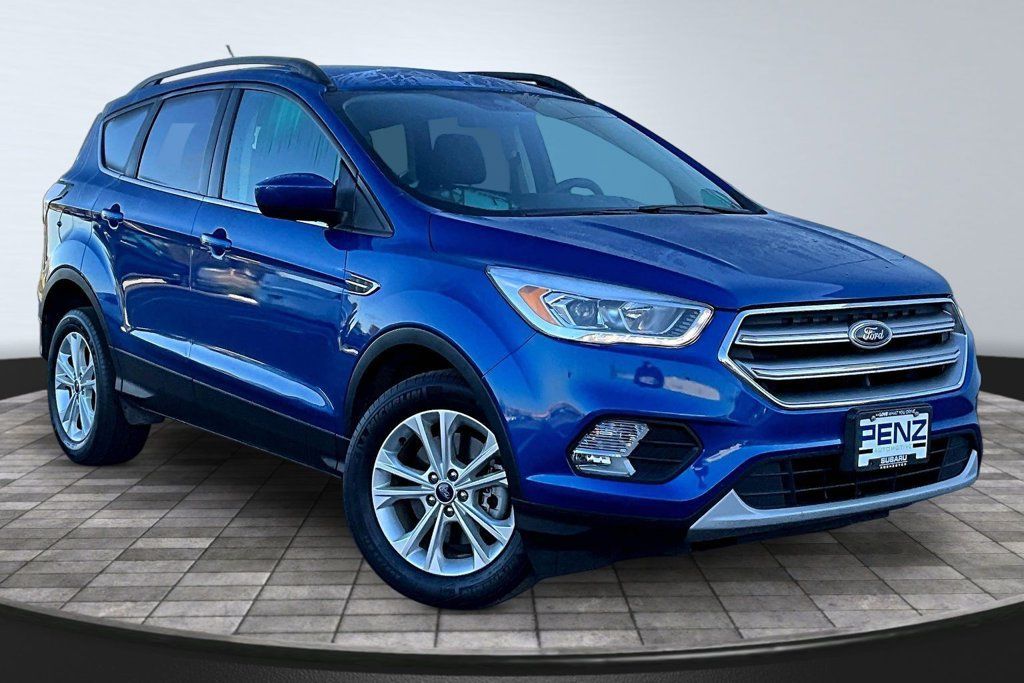 Used 2017 Ford Escape SE w/ Equipment Group 201A AWD/4WD image 3