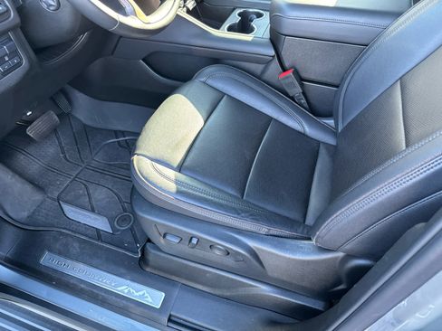 Used 2023 Chevrolet Tahoe High Country image 8