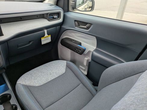 New 2025 Ford Maverick XLT w/ XLT Luxury Package image 18