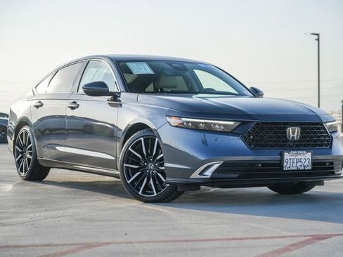 Used 2025 Honda Accord Touring image 2