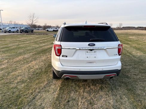 Used 2016 Ford Explorer XLT w/ Equipment Group 202A image 7