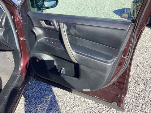Used 2012 Toyota Highlander 4WD image 23