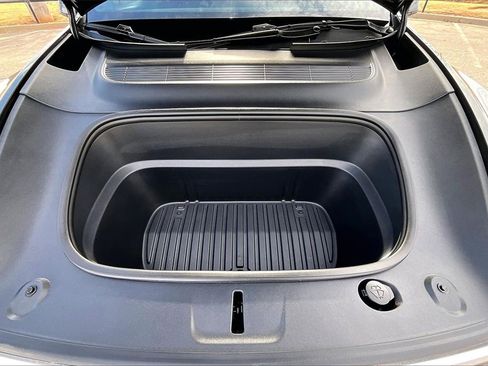 Used 2026 Tesla Model Y AWD image 9