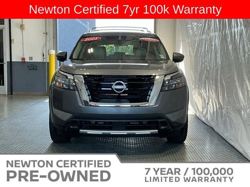 Used 2025 Nissan Pathfinder SL AWD/4WD image 25