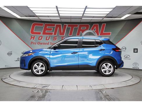 New 2025 Nissan Kicks Play S image 3