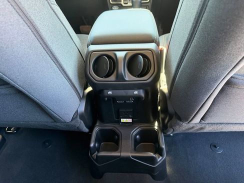 Used 2025 Jeep Wrangler Sahara image 30