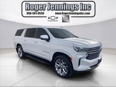 Used 2024 Chevrolet Suburban Premier w/ Premium Package image 8