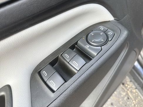 Used 2022 Chevrolet Equinox LS image 13