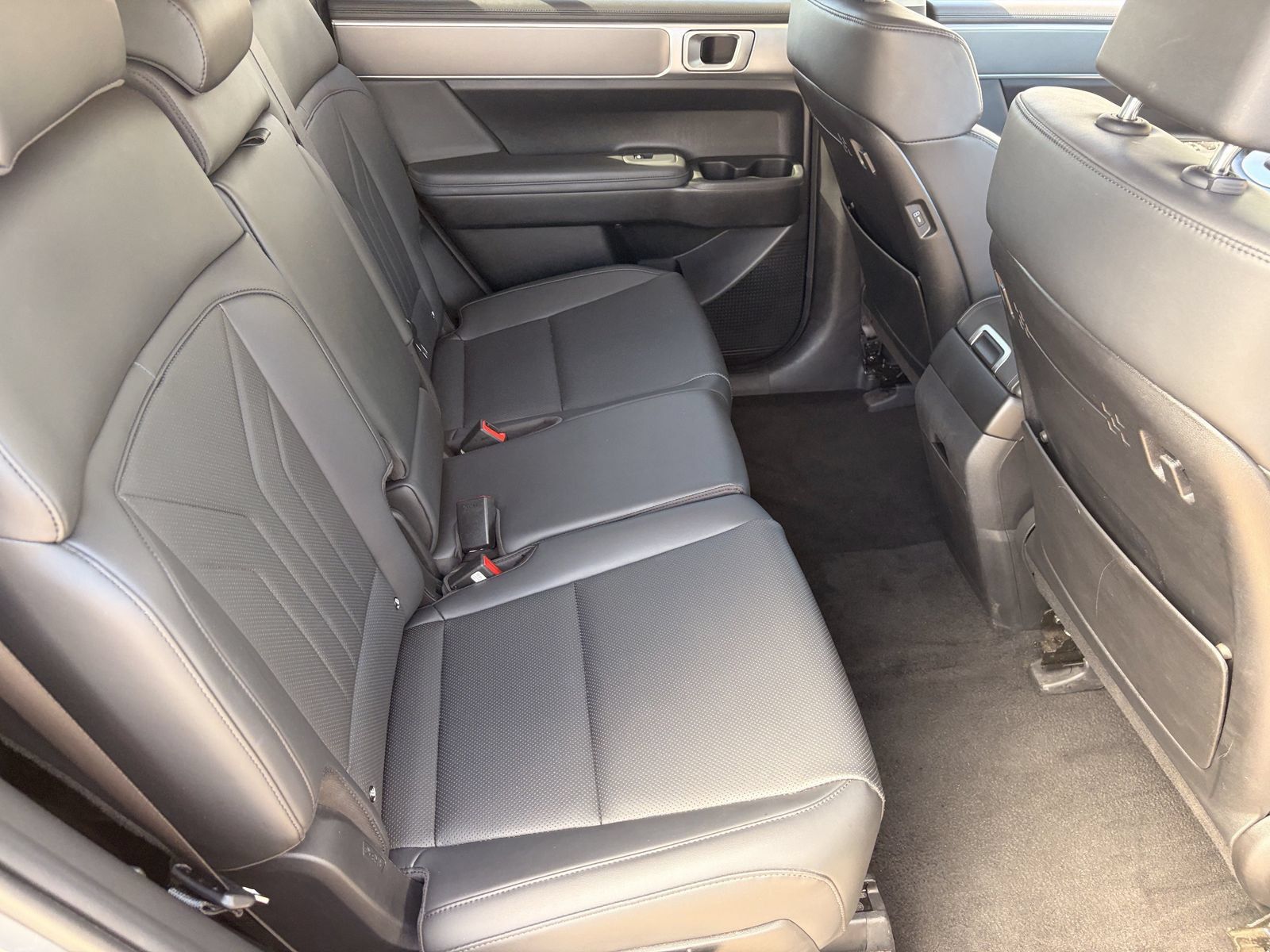Used 2025 Hyundai Santa Fe SEL AWD/4WD image 16