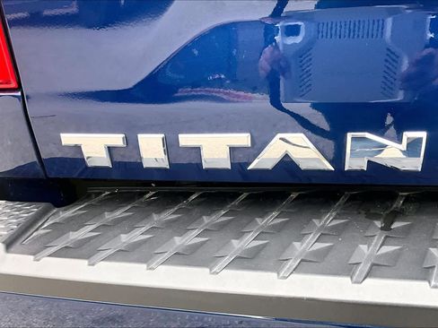Used 2020 Nissan Titan SV w/ SV Convenience Package image 9