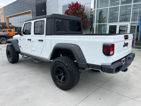 Used 2023 Jeep Gladiator Sport AWD/4WD image 16
