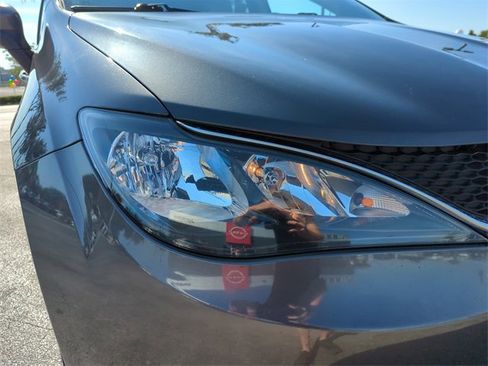 Used 2021 Chrysler Voyager Lxi image 13