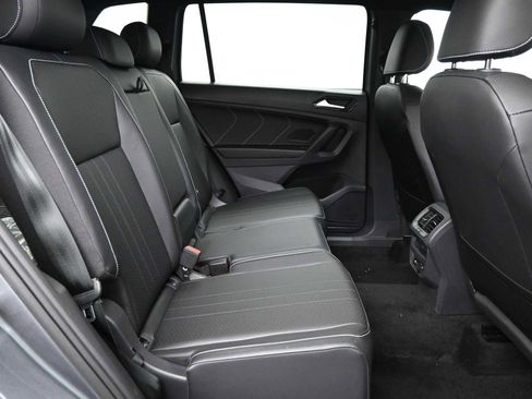 Used 2022 Volkswagen Tiguan SE R-Line image 12