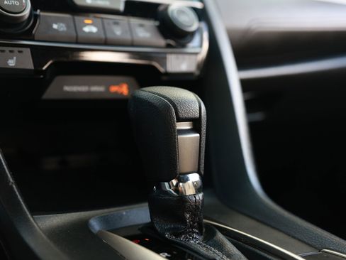 Used 2018 Honda Civic EX image 45