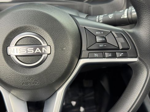 Used 2025 Nissan Leaf S image 20