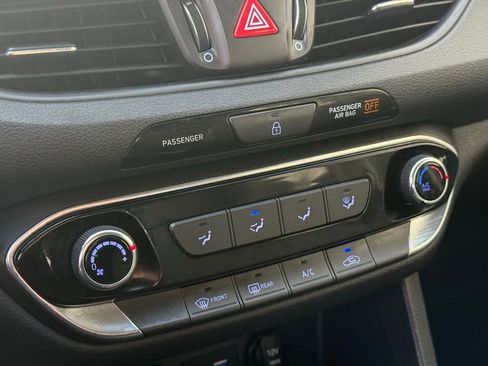 Used 2019 Hyundai Elantra GT FWD image 15
