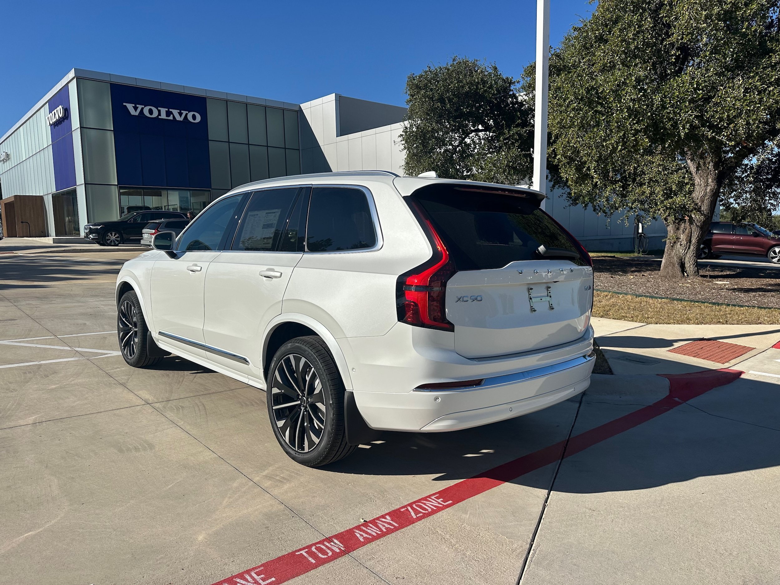 Used 2026 Volvo XC90 B6 Plus w/ Protection Package Premier AWD/4WD image 4