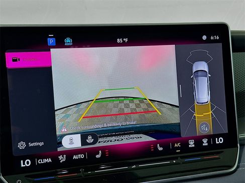 New 2025 Volkswagen Tiguan SE image 23