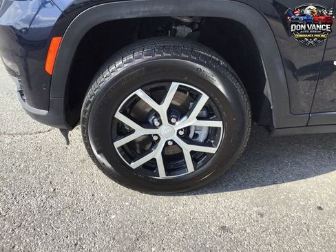Used 2025 Jeep Grand Cherokee L Limited w/ Luxury Tech Group II image 26