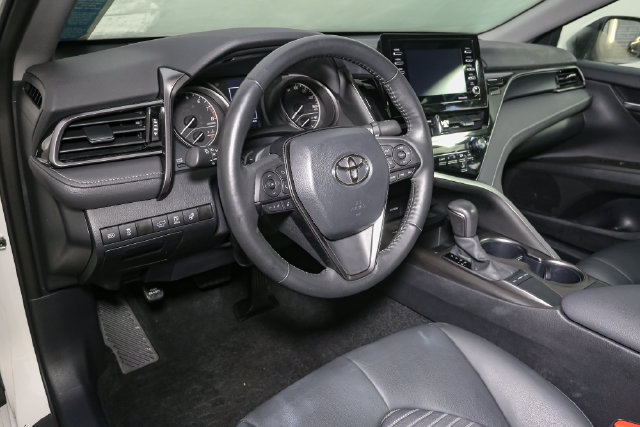 Used 2024 Toyota Camry SE w/ Cold Weather Package FWD image 18