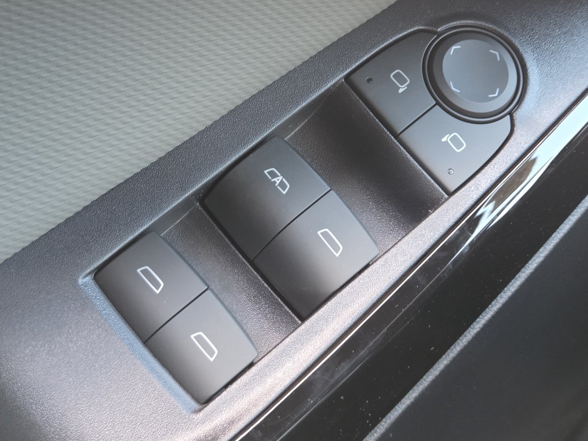 New 2027 Chevrolet Equinox LT w/ Convenience Package II FWD image 36