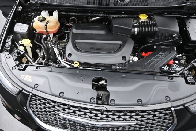Used 2022 Chrysler Pacifica Touring-L FWD image 35