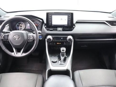 Used 2022 Toyota RAV4 SE w/ Convenience Package image 18