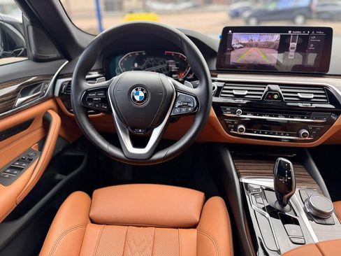 Used 2023 BMW 530i xDrive w/ Premium Package image 18