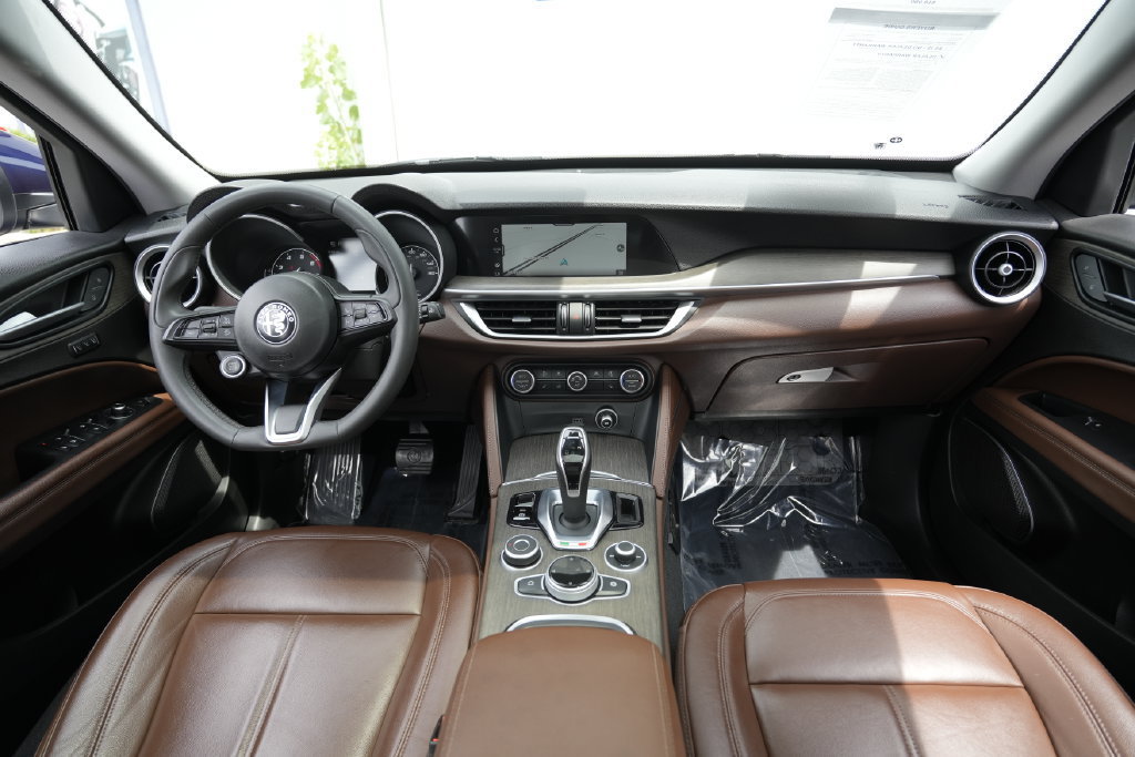 Used 2021 Alfa Romeo Stelvio Ti AWD/4WD image 43