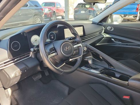 Used 2023 Hyundai Elantra SEL w/ Convenience Package image 2