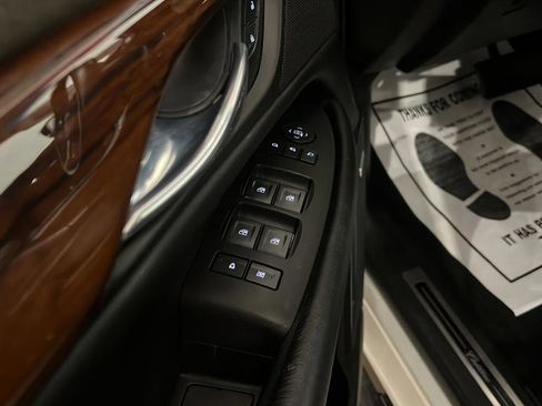 Used 2015 Cadillac Escalade Premium image 19