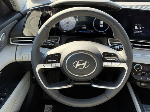 New 2025 Hyundai Elantra Limited FWD image 15