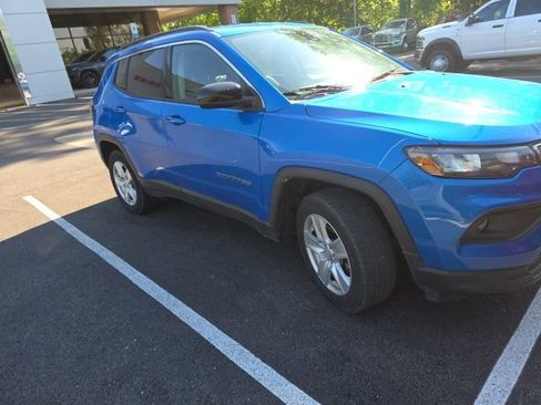 Used 2022 Jeep Compass Latitude AWD/4WD image 3