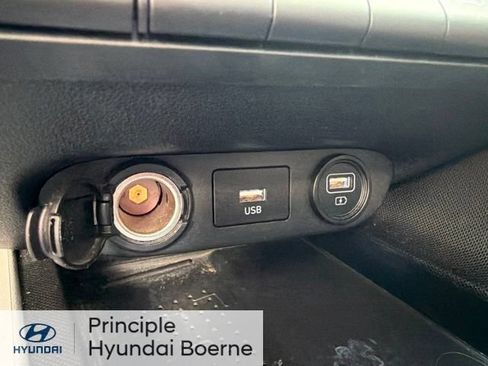 Used 2022 Hyundai Elantra Limited FWD image 27